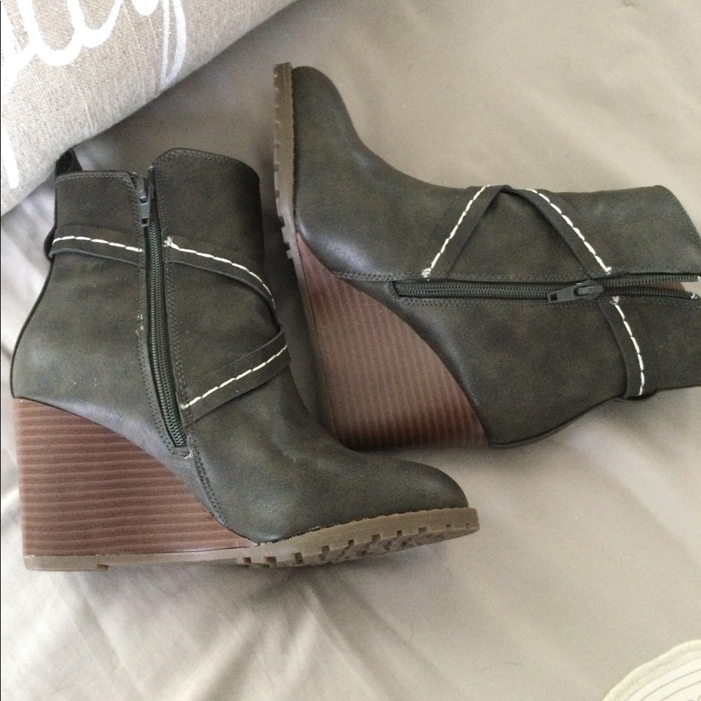 Booties - Picture 4 of 4